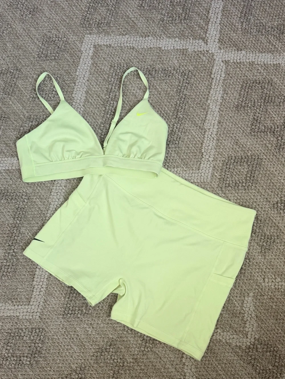 M/L Nike Athletic Set